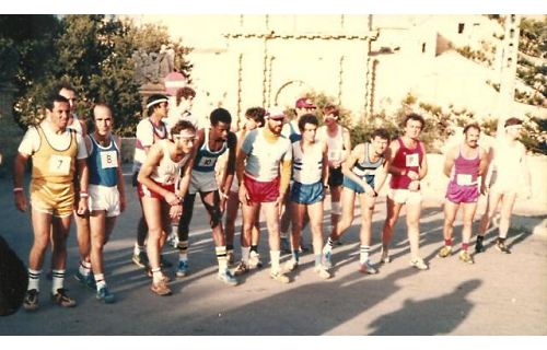 1985 M2S with 16 participants, 3 more than 1984 but 361 less than 2010! John Walsh is at the back with number 15. This was the first time that the race was run on a Sunday morning instead of Saturday afternoon.